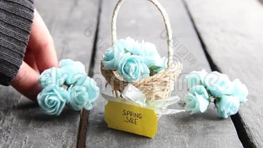春售-创意创意，吊牌和小篮子里的鲜花